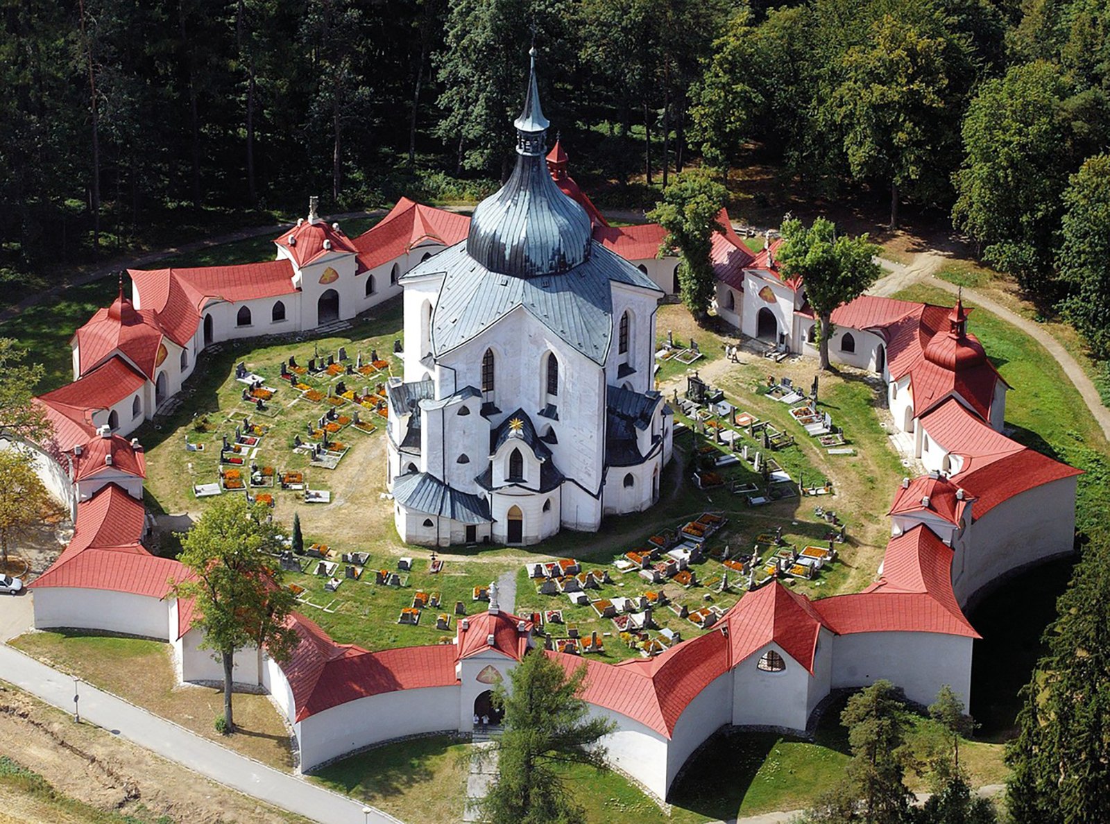 Giovanni Santini, kostel sv. Jana Nepomuckého na Zelené Hoře u Žďáru nad Sázavou (stav v roce 2003) – Profimedia.CZ
