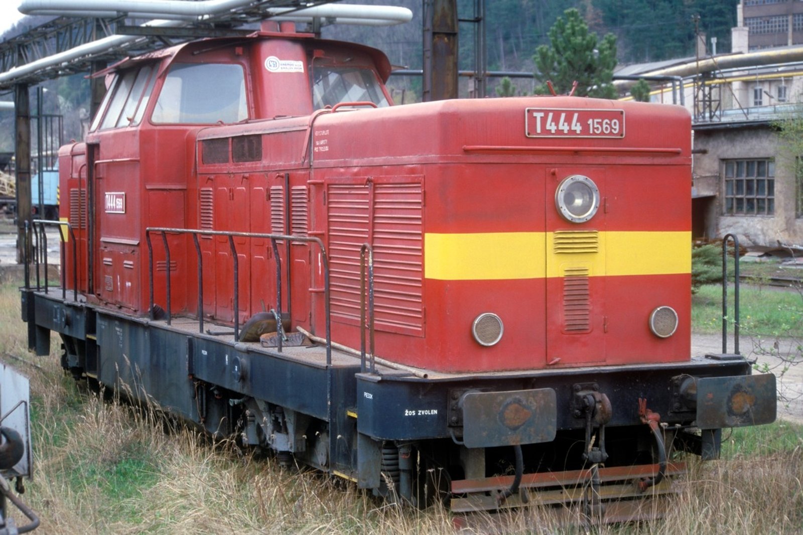 Motorová lokomotiva 726 (T444.1), Králův Dvůr (27.4.2007) – Profimedia.CZ