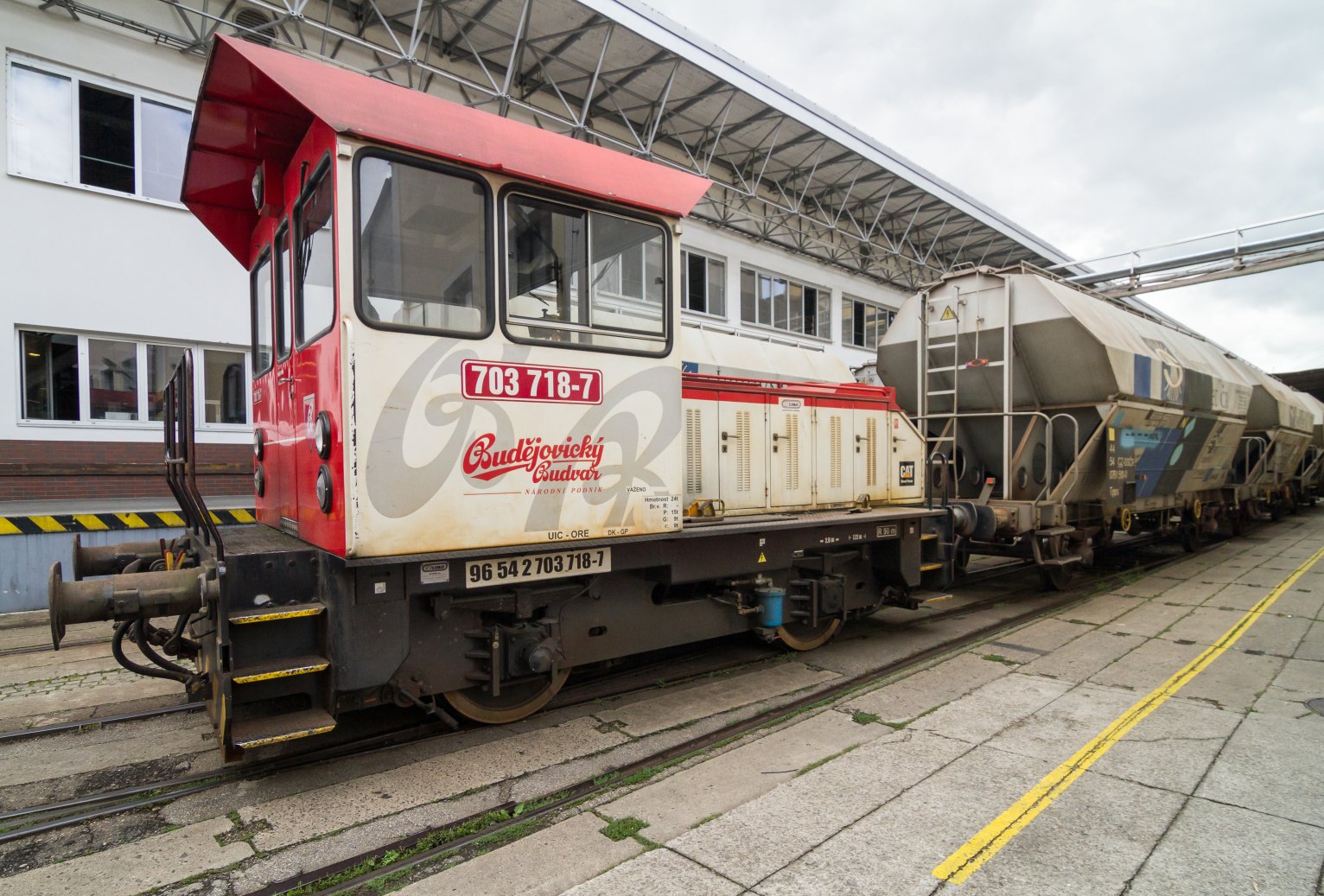 Motorová lokomotiva 703.718, České Budějovice (30.6.2016) – photoshooter2015 / Shutterstock