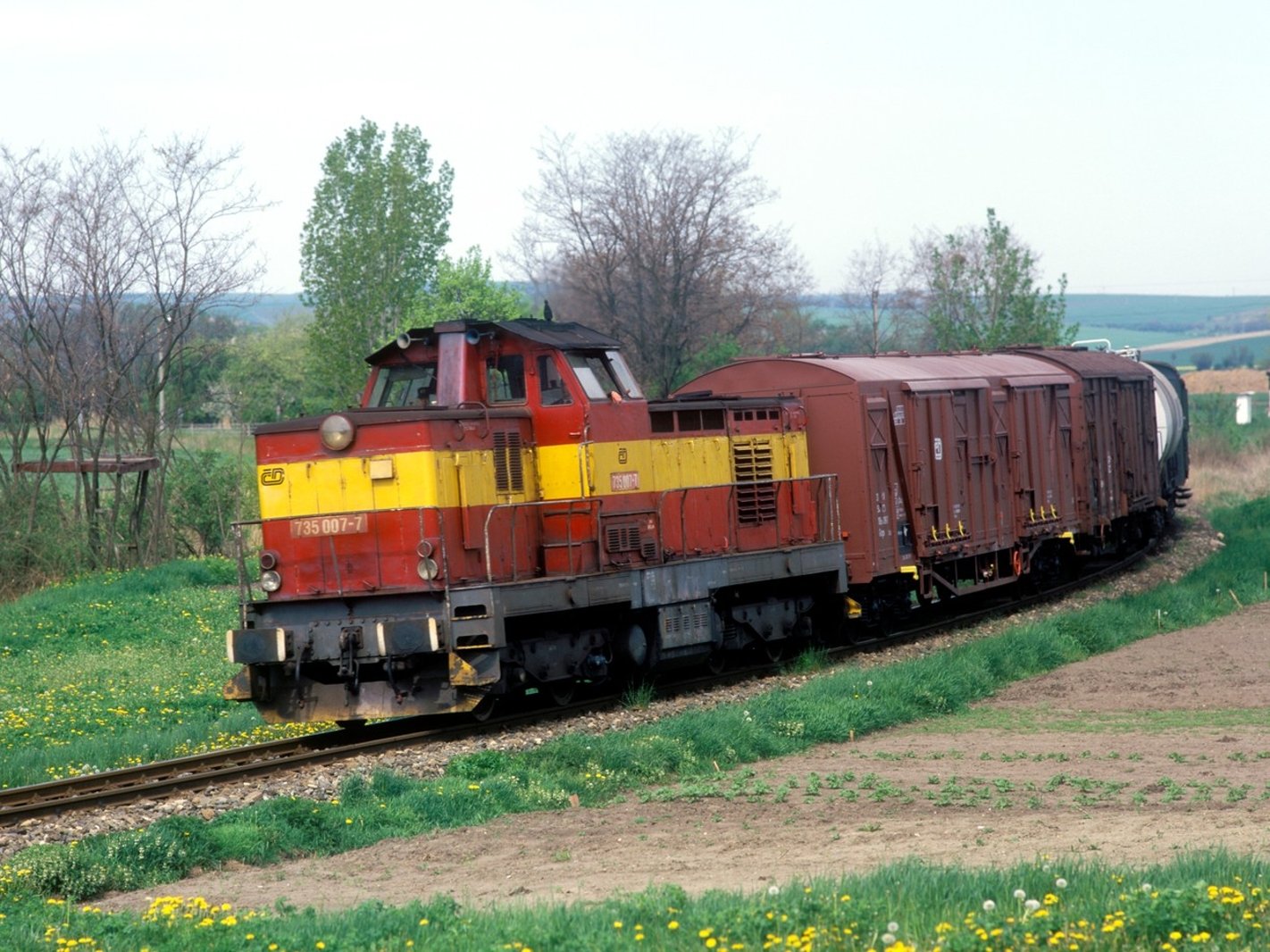 Motorová lokomotiva 735, Terezín u Čejče (27.4.2007) – Profimedia.CZ