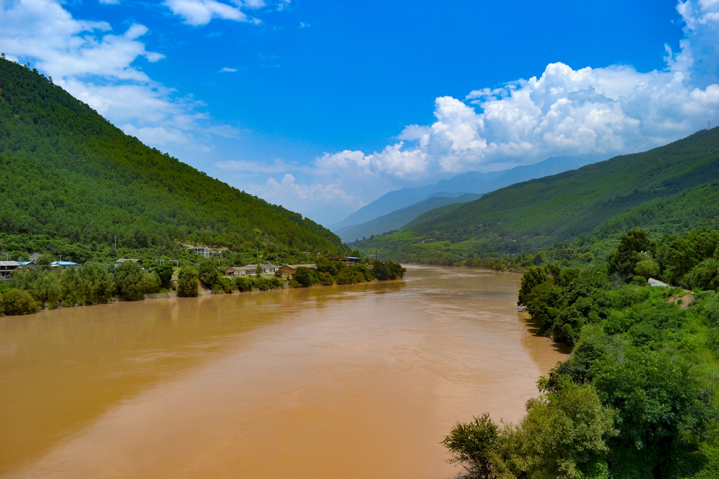 Какие крупные реки в китае. Река Хуанхэ. Китай река Хуанхэ. Долина реки Хуанхэ. Хаун Хэ река.