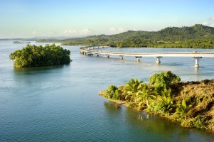 Most San Juanico mezi ostrovy Leyte a Samar – joyfull / Shutterstock
