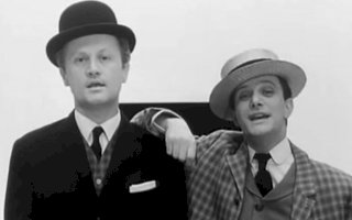 Jiří Šlitr (vlevo) a Jiří Suchý, foto z hudebního filmu – fair use