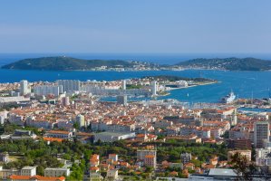 Toulon – SergiyN / Shutterstock