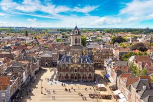 Delft – Sergii Figurnyi / Shutterstock