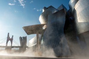 Socha z mlhy od Fujiko Nakaya v Guggenheimově muzeu v Bilbau, Španělsko - © Petr Švarc (www.petrsvarc.com)