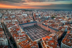 Madrid – Songquan Deng / Shutterstock