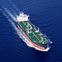 Plující tanková loď, tanker – Igor Karasi / Shutterstock