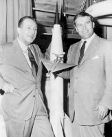 Walt Disney a Wernher von Braun v Marshallově vesmírném středisku (1954) – NASA
