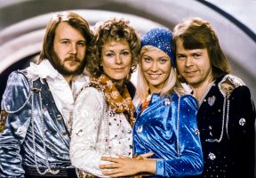 Skupina ABBA po vítězství ve švédském výběru pro Eurovision Song Contest s písní *Waterloo*, Stockholm, 9. února 1974 – Olle Lindeborg / TT / Profimedia.CZ