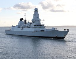 Torpédoborec HMS Dauntless se vrací na námořní základnu, Portsmouth (UK), 20. 11. 2024 – Kevin Shipp / Shutterstock