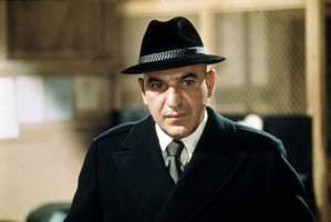 Americký herec Telly Savalas jako poručík Theo Kojak v populárním televizním seriálu Kojak – Profimedia.CZ