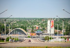 Luhansk, Ukrajina (9.5.2012) – Vitalii Vitleo / Shutterstock