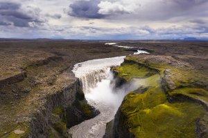 Vodopád Dettifoss, Island – Nick Fox / Shutterstock