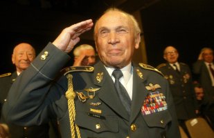 Generál Alois Šiška, portrét, Praha, 27. 3. 2003 – NGUYEN PHUONG THAO / MAFRA / Profimedia.CZ