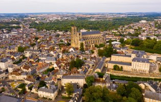 Bourges – BearFotos / Shutterstock