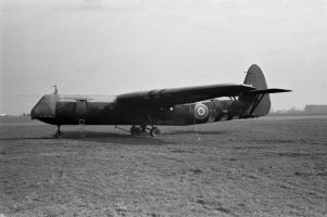 Vojenský kluzák Airspeed Horsa na základně Bassingbourn, britské královské letectvo (RAF), Hertfordshire, 40. léta – W. Nugent / Profimedia.CZ