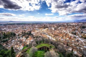 Granada (Španělsko) – aaron choi / Shutterstock