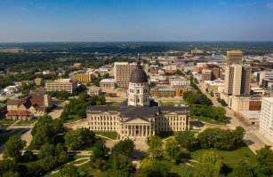 Topeka – Real Window Creative / Shutterstock