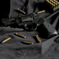 Revolver s náboji – Thomas Def / Unsplash