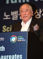 Kurt Wüthrich přednáší v Soulu (22. 10. 2018) – Profimedia.CZ