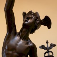 Detail sochy boha Merkura – Jon Butterworth / Unsplash