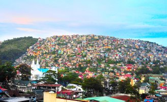 Baguio – joyfull / Shutterstock