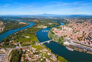 Avignon – saiko3p / Shutterstock