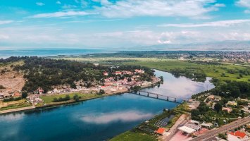Město Skadar, Albánie – Endri Killo / Unsplash