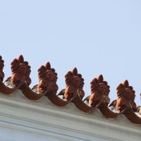 Antefixy v Athénách – imagedb.com / Shutterstock