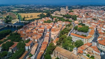 Béziers, letecký pohled, Francie – JaySi / Shutterstock