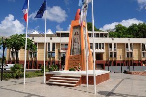 Abymes City Hall – Pack-Shot / Shutterstock