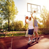 Street basketbal – MilanMarkovic78 / Shutterstock