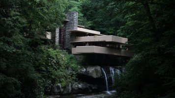 Fallingwater (dům Franka Lloyda Wrighta) – WillAshley / Shutterstock