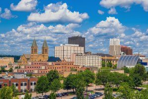 Akron – Sean Pavone / Shutterstock