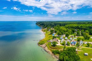 Pobřeží Erijského jezera, letecký pohled – IanSkylake17 / Shutterstock