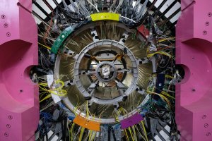 Synchrotron – detail urychlovače částic – MaurizioS / Shutterstock