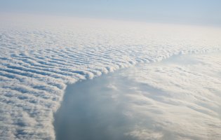 Fronta, oblačnost na rozhraní dvou vzduchových hmot – Aitor Gonzalez Frias / Shutterstock