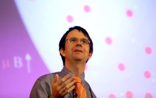 Eric A. Cornell přednášející v Bangalore, Indie, 16. 2. 2010 – Profimedia.CZ