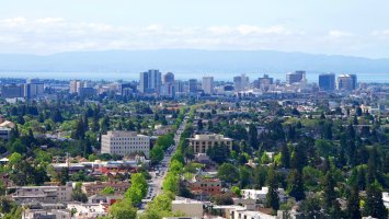 Oakland – Sheila Fitzgerald / Shutterstock