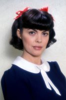 Mireille Mathieu, francouzská šansoniérka, na portrétní fotografii – © LECOEUVRE PHOTOTHEQUE / Collection Christophel / Profimedia.CZ