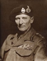 Bernard Law Montgomery, 1. vikomt z Alameinu (1887–1976), oficiální portrét v uniformě s baretem – Profimedia.CZ