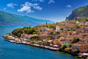 Limone sul Garda – xbrchx / Shutterstock