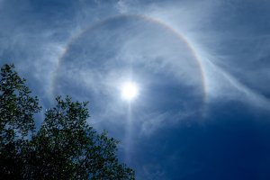 Koróna, optický jev atmosféře – praditkhorn somboonsa / Shutterstock