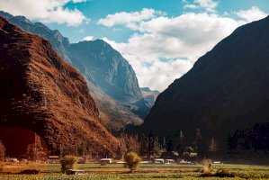 Krajina v oblasti Cuzco, Peru – Adrian Dascal / Unsplash