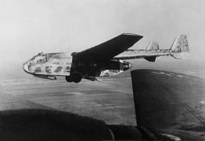Vojenský nákladní kluzák Gotha Go 242 ve vzduchu, 1943 – Profimedia.CZ