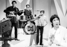 Členové skupiny The Who John Entwistle, Keith Moon, Roger Daltrey a Pete Townshend při zkoušce televizního pořadu A Whole Scene Going, 5. ledna 1966 – Graham Keen / TopFoto / Profimedia.CZ