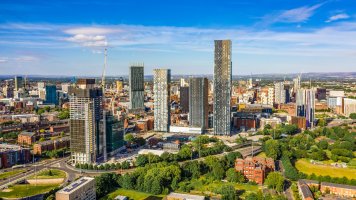Manchester – zaeball / Shutterstock