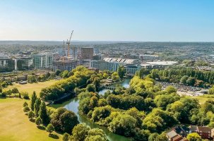 Reading – Drone Motion Stock / Shutterstock