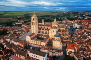 Segovia – Songquan Deng / Shutterstock